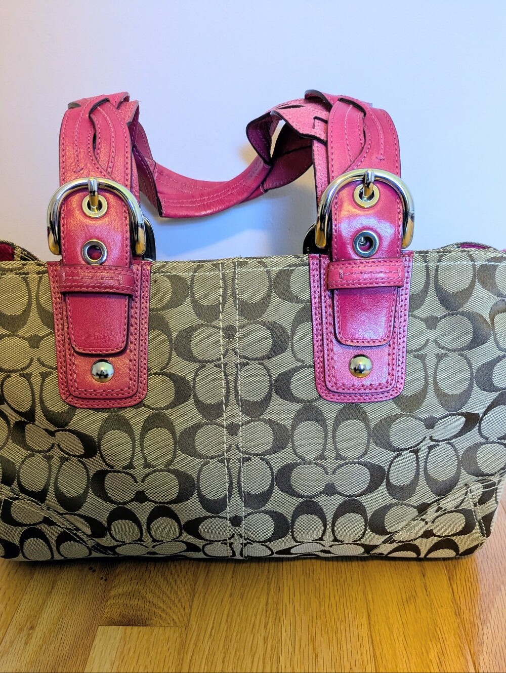 Coach Signature Print Shoulder Bag. - Picture 3 of 13